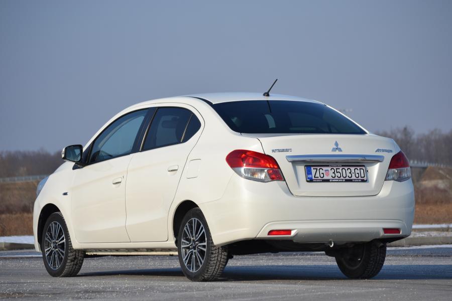  Mitsubishi Attrage 2015 года  (WW) (фото 15 из 19)